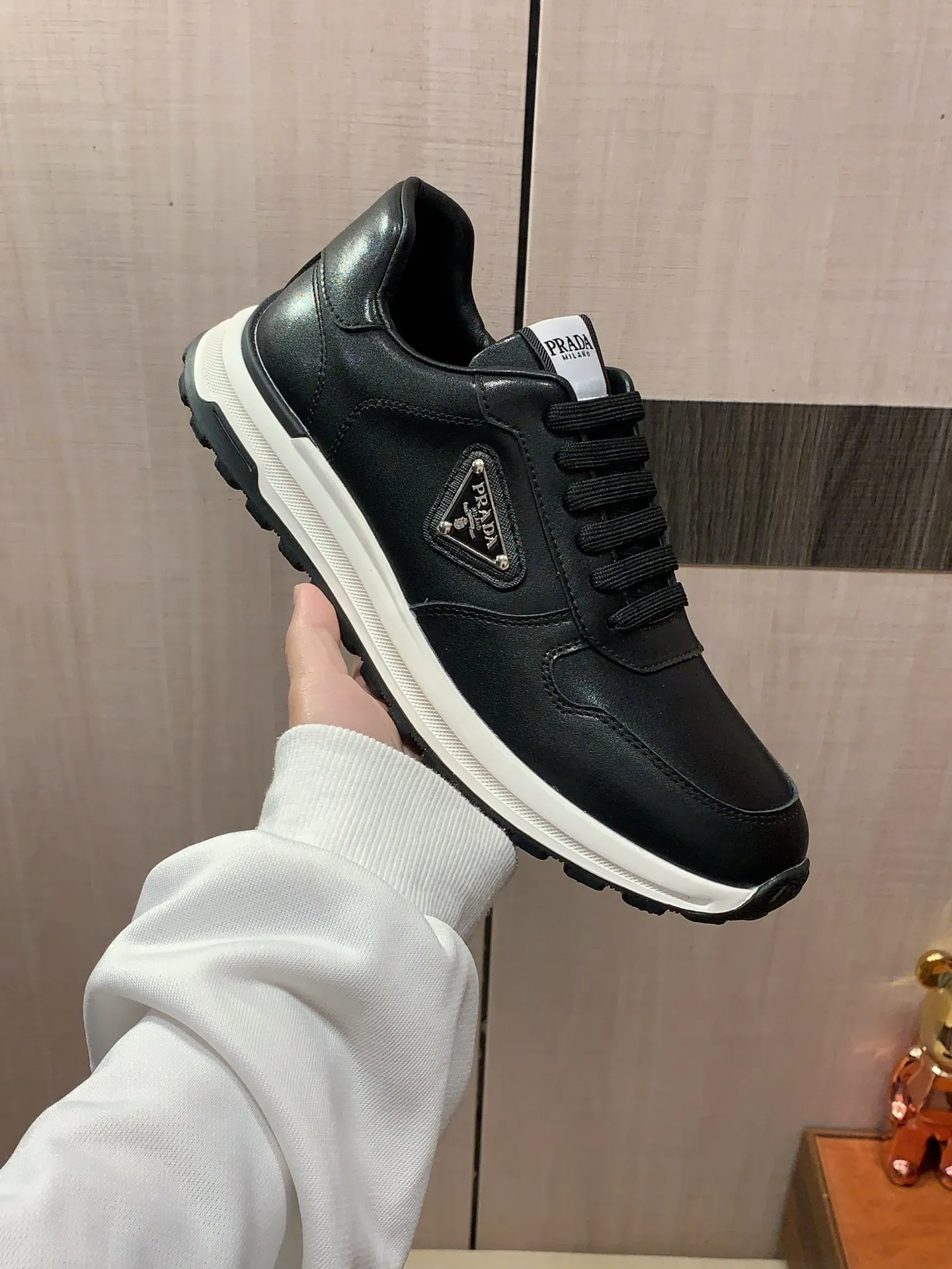 Men's Men's Shoes💰420💰💰🎩🎩[Lightning][Lightning] "PRADA*" The latest and most popular casual shoes, top brand [seduce] luxury~purchase, top~quality. [Strong] The upper is made of imported breathable cowhide with material ➕ breathable sheepskin feet (•) and fine workmanship. The original stylish and stylish soft rubber wear-resistant and non-slip outsole is light and comfortable on the feet. The real thing looks better when photographed. 122: code: 38-44, 2️⃣ colors selected